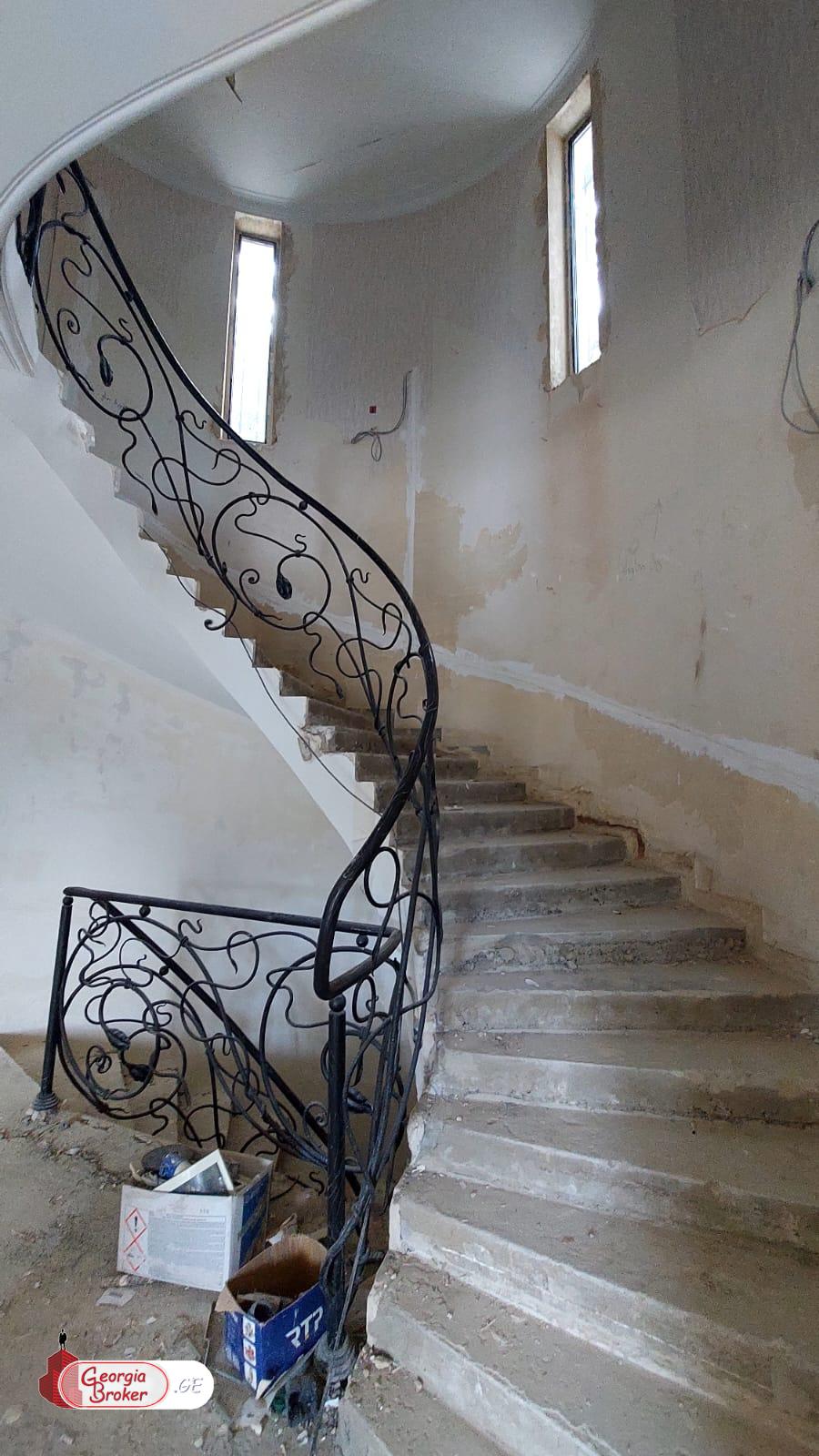 nearly repaired 11-room house for rent